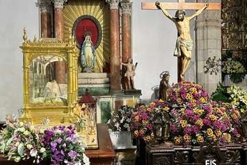 Los pasos de la procesión del Viernes Santo, listos ya en la Basílica de Telde/TA.